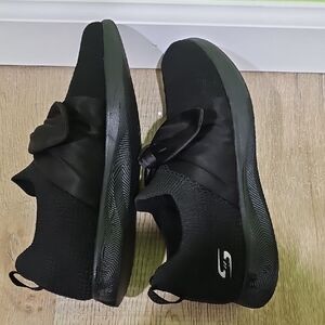 Sleek Black Women's Shoes